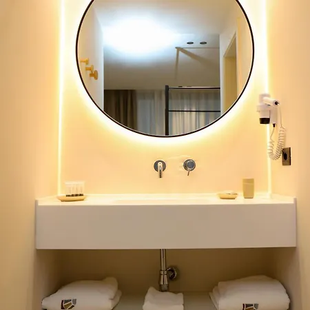 ホテル Olympia Vlore Radhimë