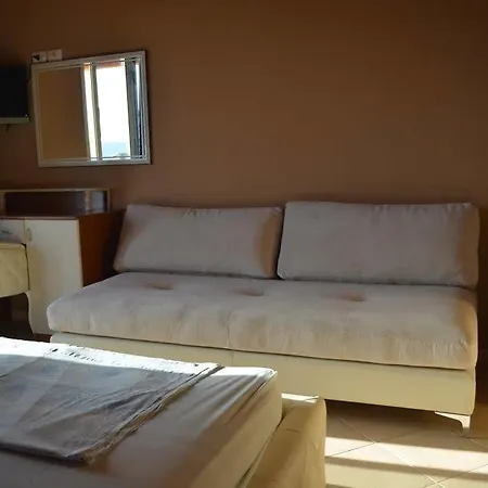 Olympia Vlore ホテル Radhimë